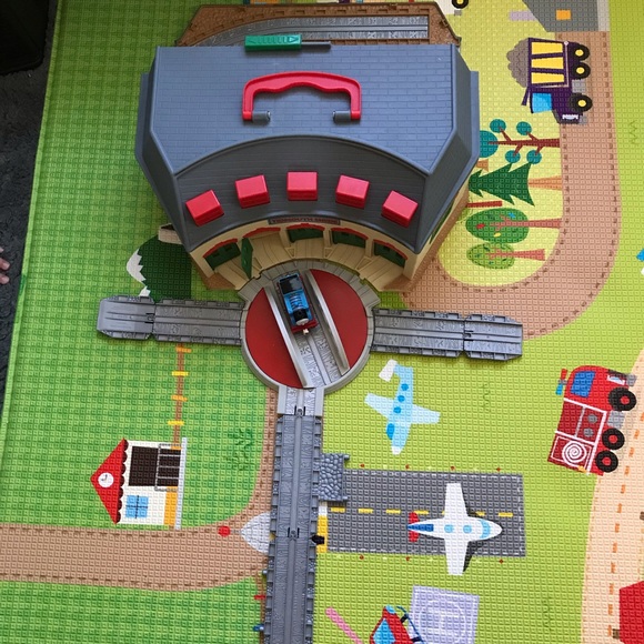 Thomas the train playset - Picture 2 of 3